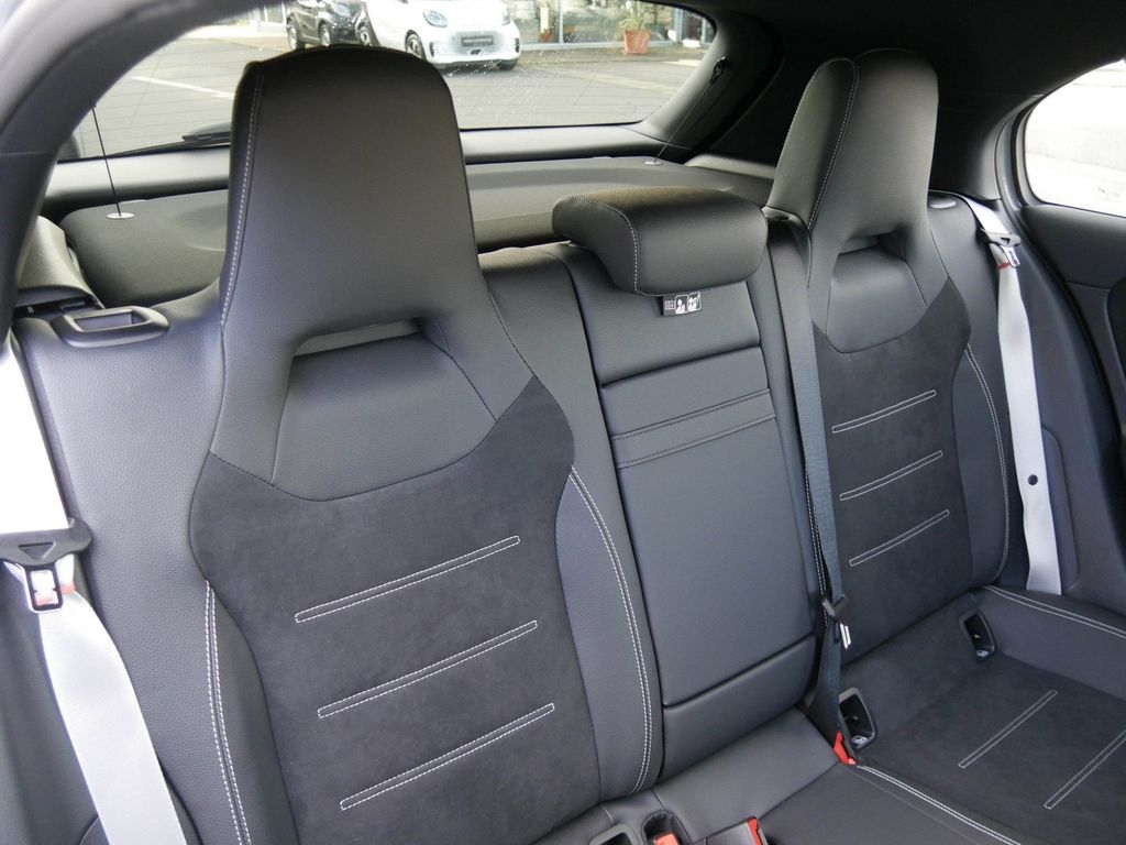 Mercedes-Benz A 200 Kompaktlimousine Special|AMG|PANO|DISTRO