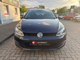 Volkswagen Golf VII Lim. Cup BMT*NAV*AHK*PDC*SHG*1.Hand - Volkswagen in Neubrandenburg