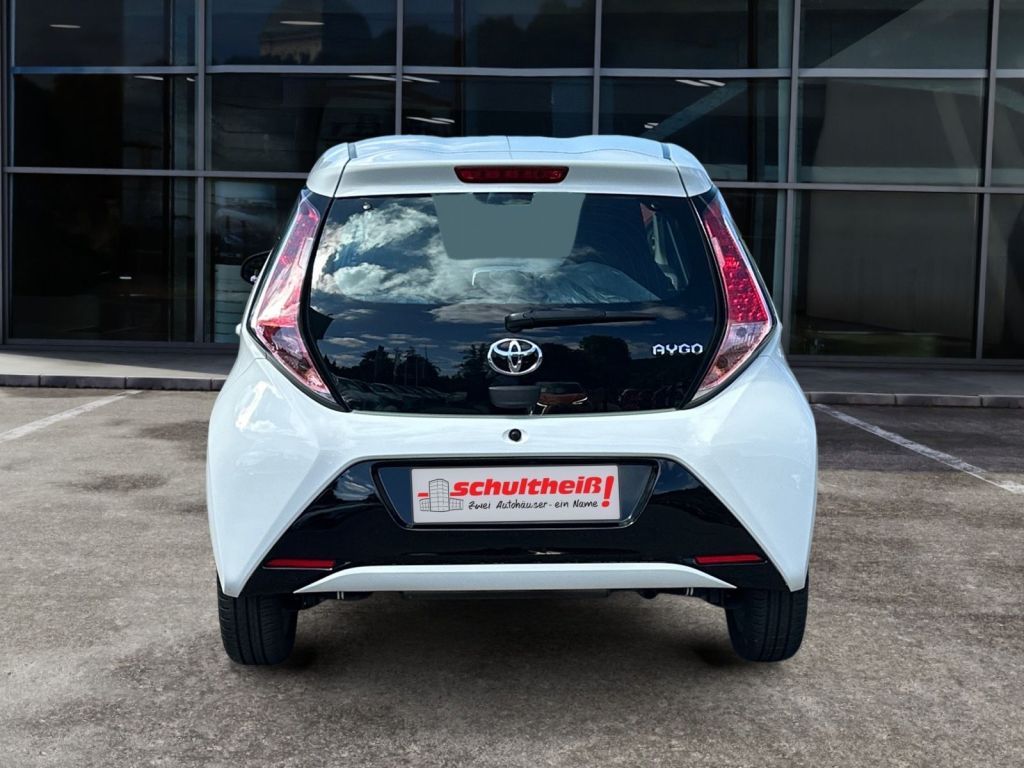 Fahrzeugabbildung Toyota Aygo x-play touch