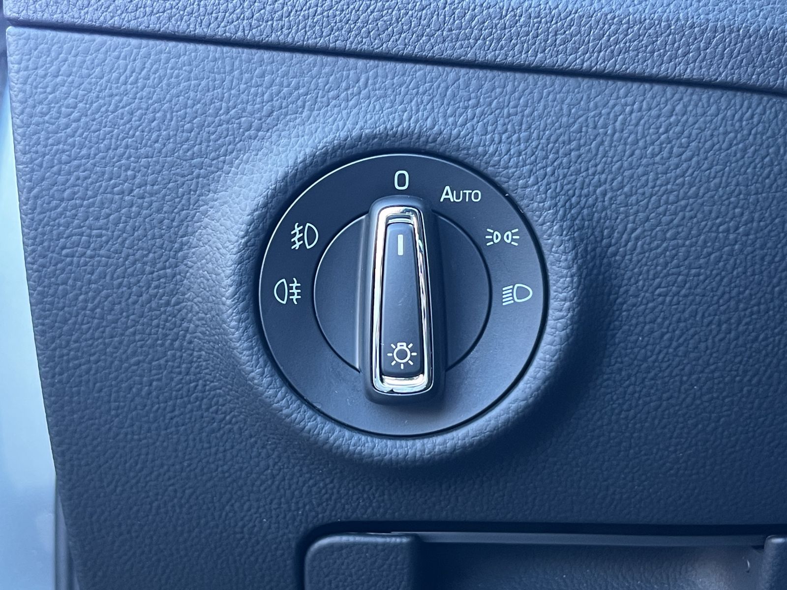 Fahrzeugabbildung SKODA Superb 2.0 TDI*DSG*SHZ*PDC*AHK*Navi*Leder*