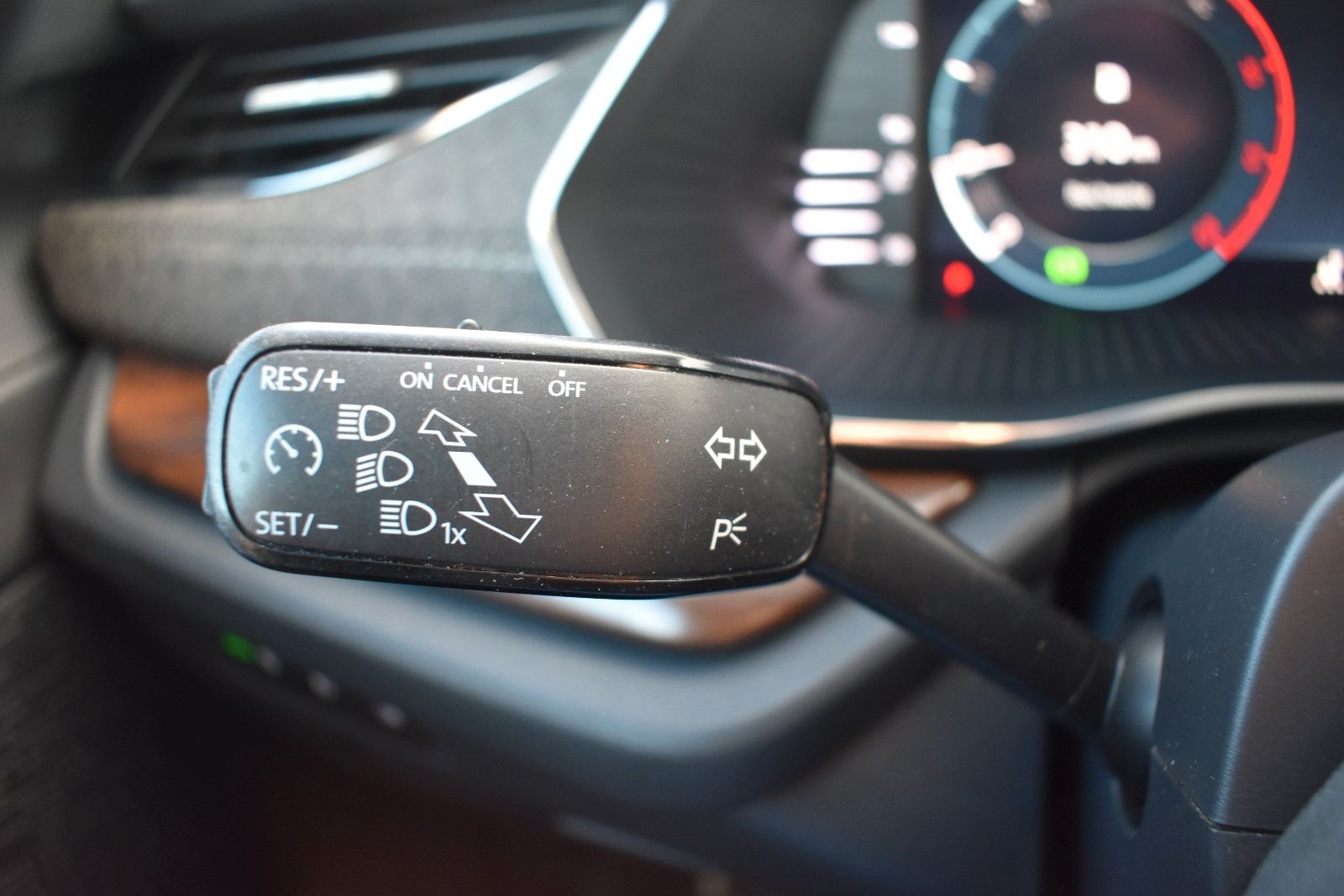 Fahrzeugabbildung SKODA Octavia Combi Scout 4x4/KEYLESS/HUD/AHK/LED