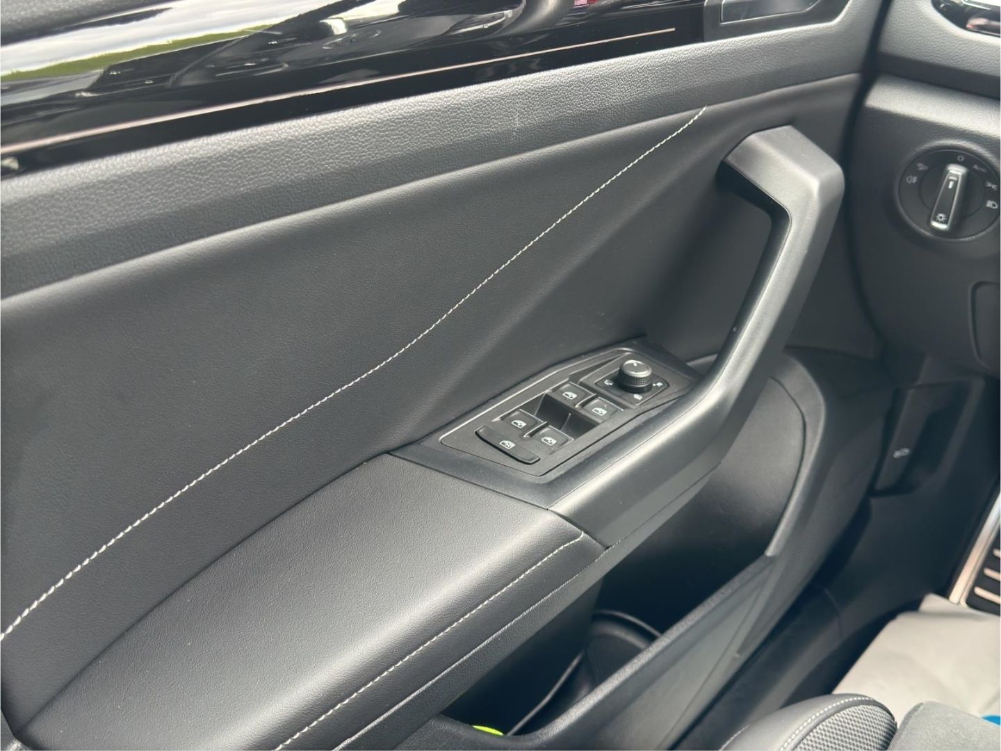 T-Roc 1.5 TSI R-Line OPF DSG 110kW AHZV LED Sitz