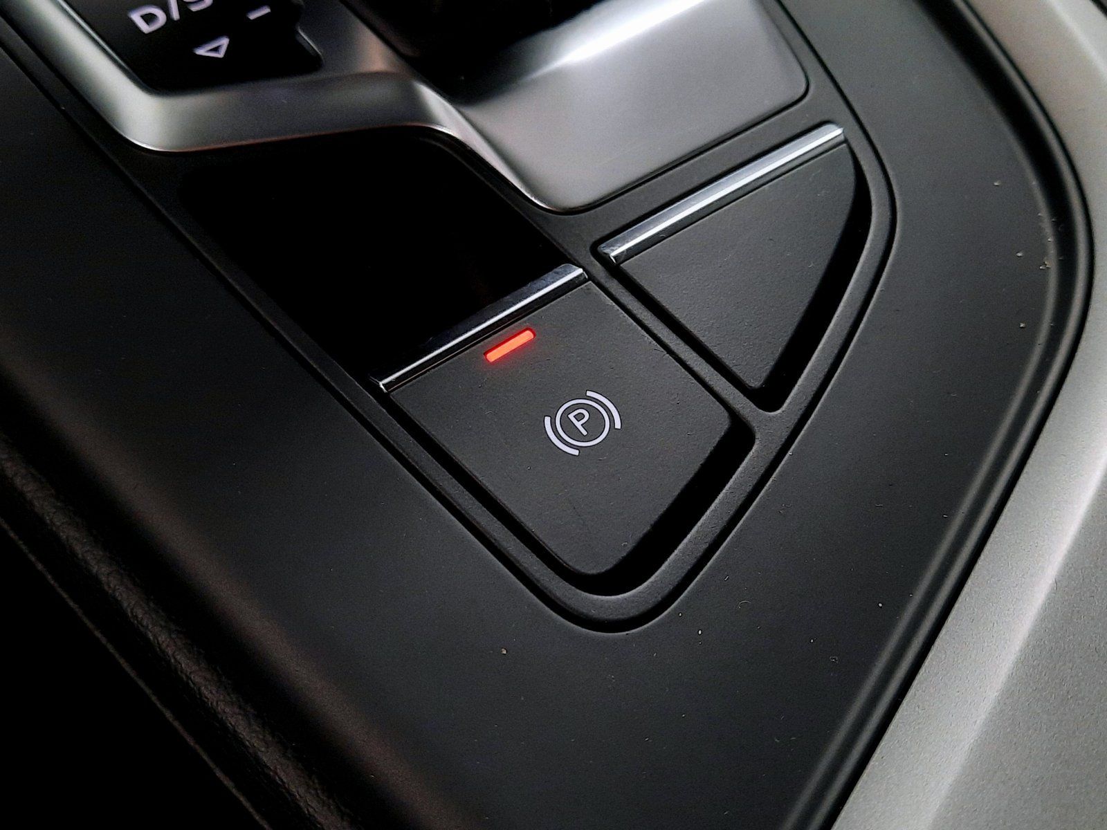 Fahrzeugabbildung Audi A4 Avant 30 TDI advanced S-tronic *AHK*LED*Navi*