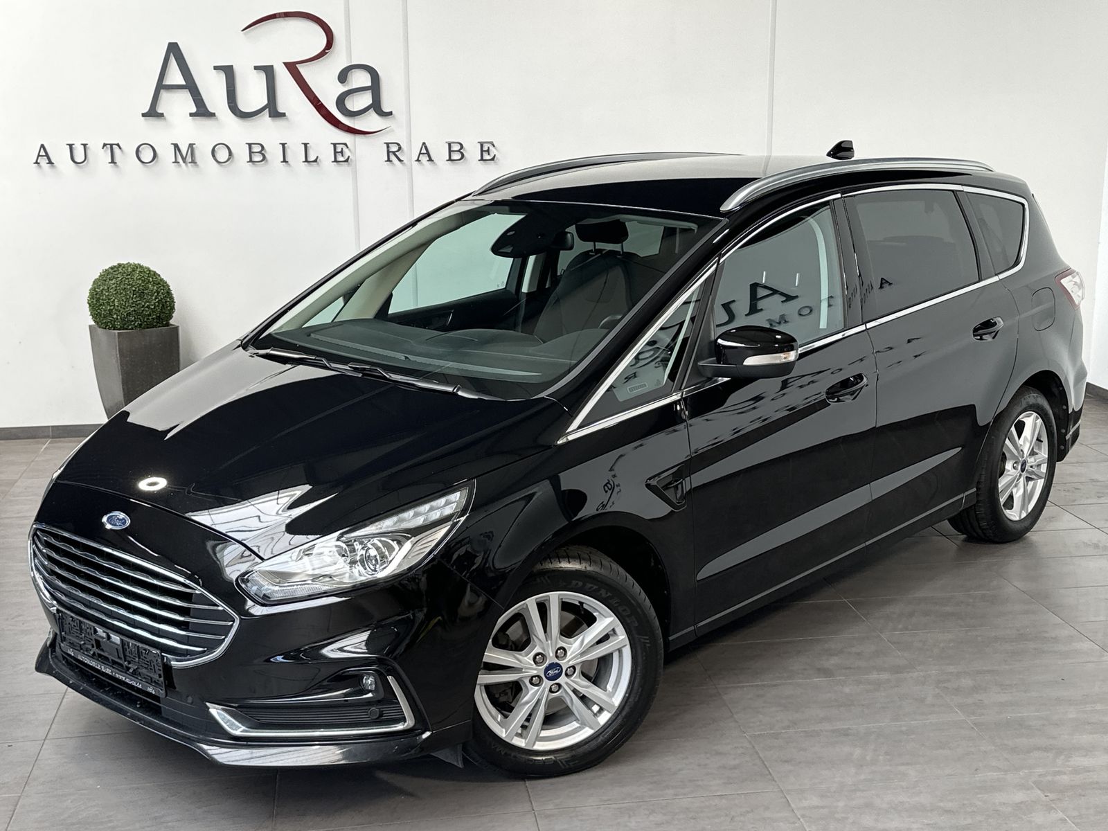 Fahrzeugabbildung Ford S-MAX 2.0 EB Aut. Titanium NAV+AHK+CARPLAY+VCOCK