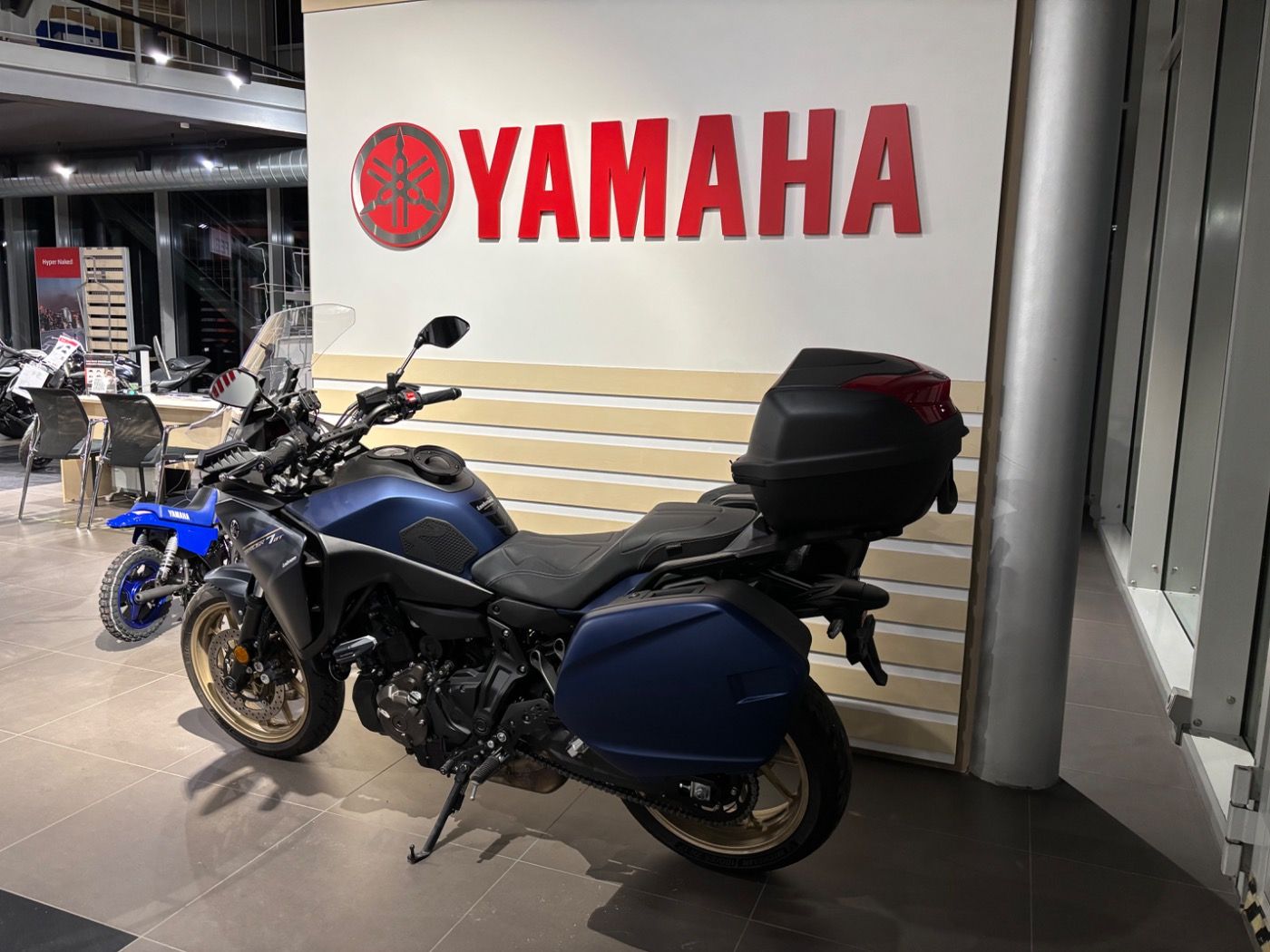 Fahrzeugabbildung Yamaha Tracer 7 GT mit Topcase, Tieferlegung,
