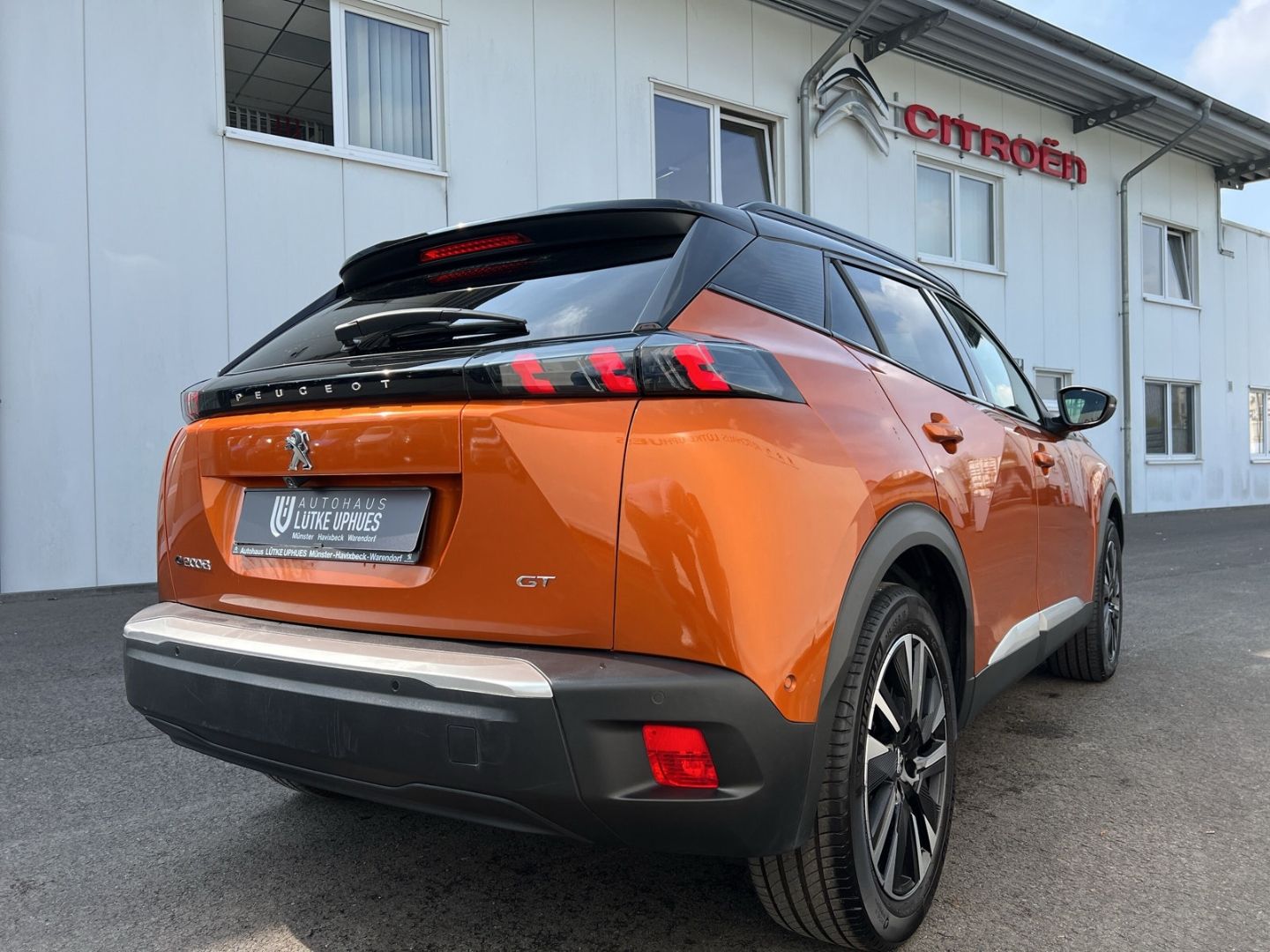 Fahrzeugabbildung Peugeot 2008 GT Elektro 136 Navi ACC CarPlay SHZ