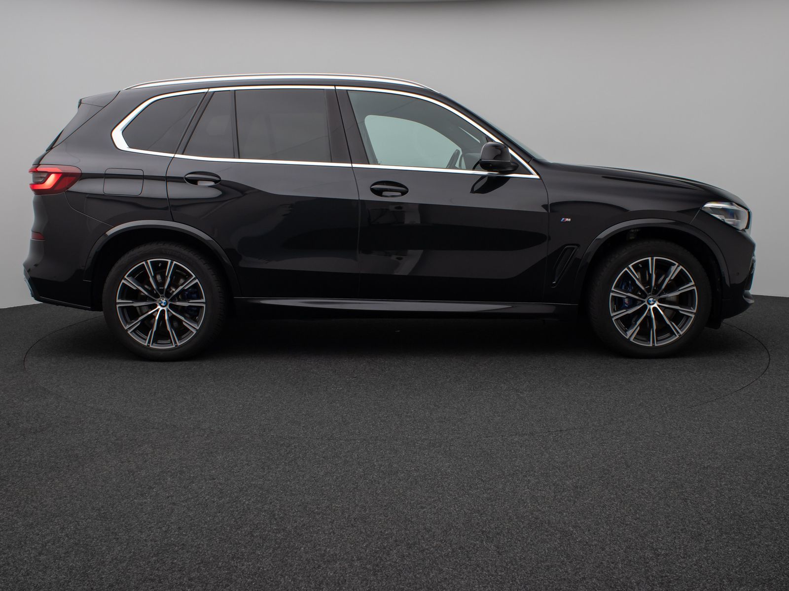 Fahrzeugabbildung BMW X5 xD40d M Sport Panorama 360° HUD DAB HiFi AHK
