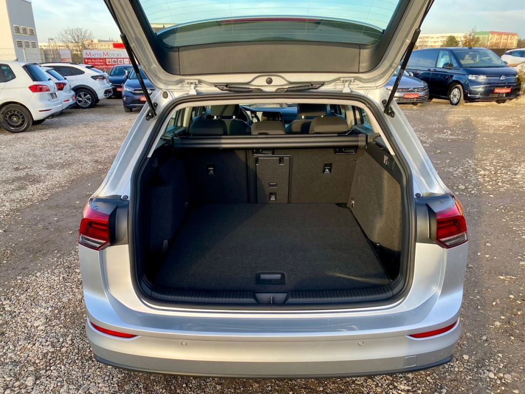 Fahrzeugabbildung Volkswagen Golf Variant 1.5 DSG Life AAC LED SHZ CARPLAY