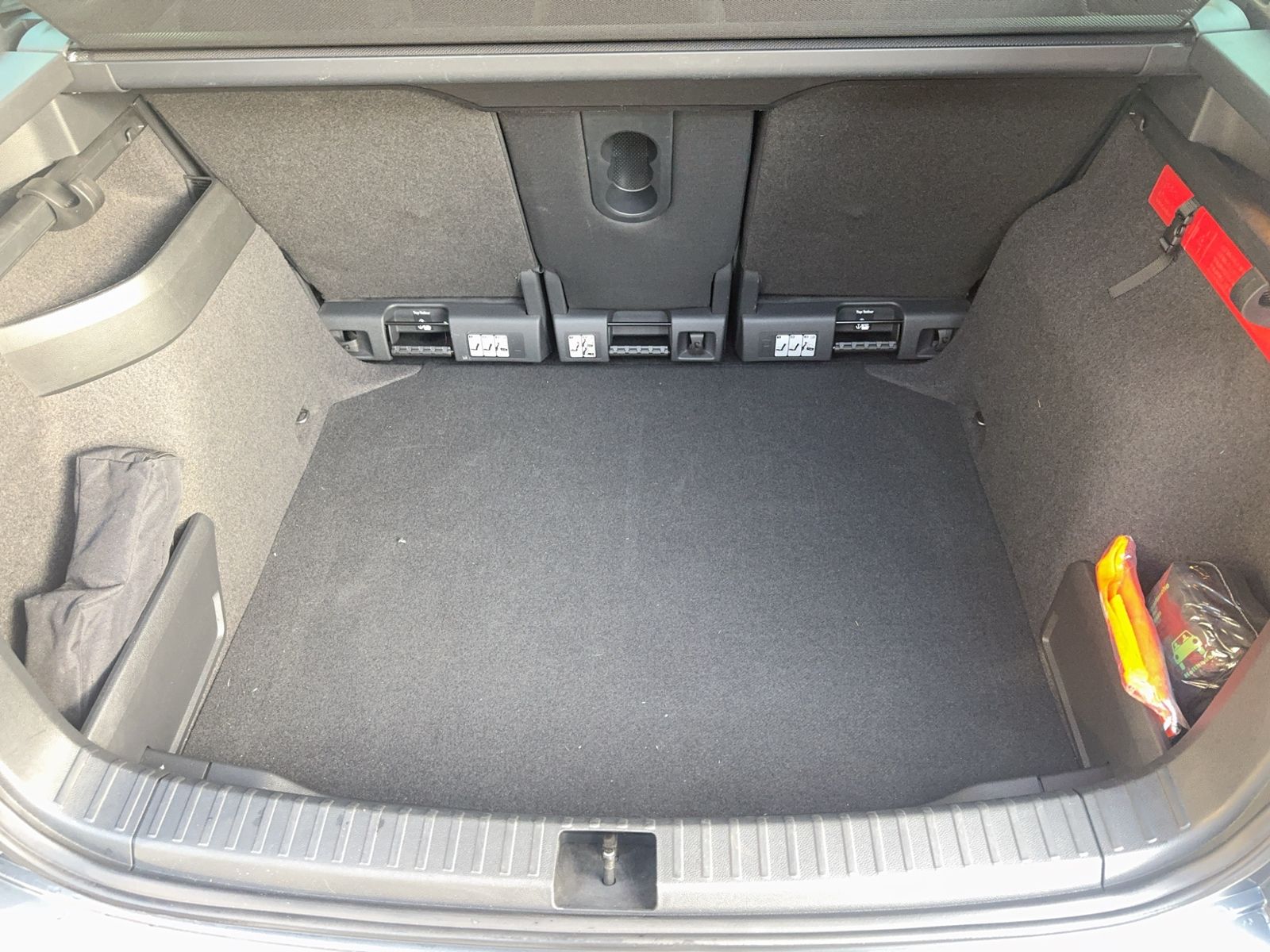 Karoq 2.0 TDI Style 4x4, AHK, PANO, Standheizung