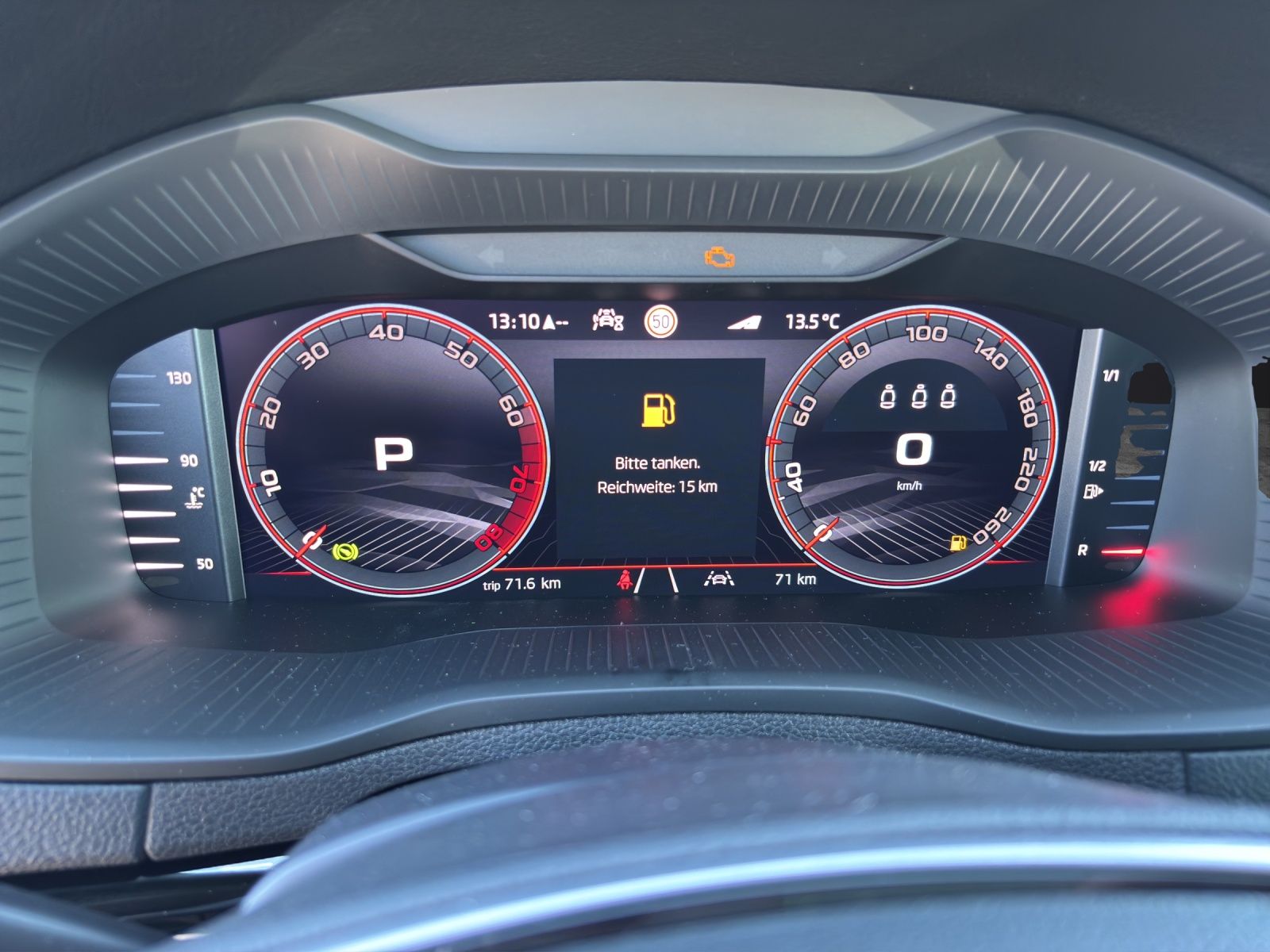 Fahrzeugabbildung SKODA Karoq Sportline 2.0 TSI 4x4 AHZ Matrix LED ACC C