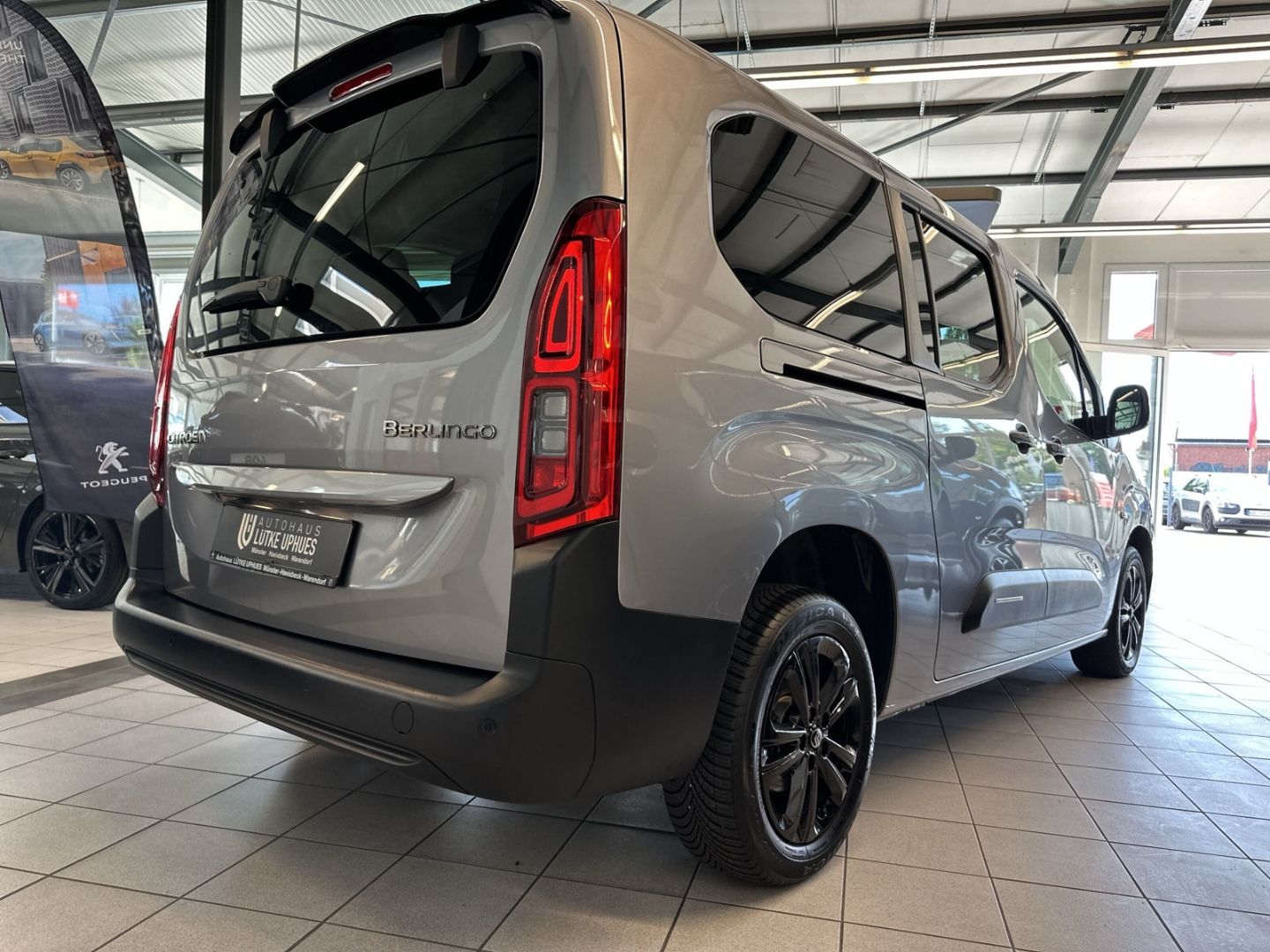 Fahrzeugabbildung Citroën Berlingo XL BlueHDi 130 EAT8 S&S Max Navi CarPla