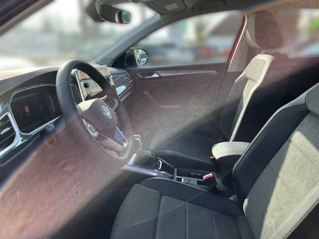 Fahrzeugabbildung Volkswagen T-Roc 1.5 TSI DSG AHK KAMERA
