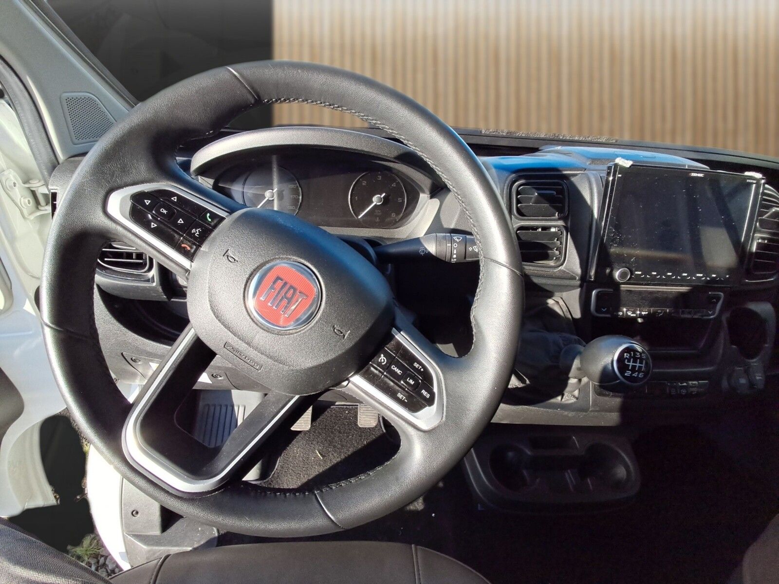 Fahrzeugabbildung Eura Mobil Profila RS 695 EB Mondial Prestige Solar TV/SAT