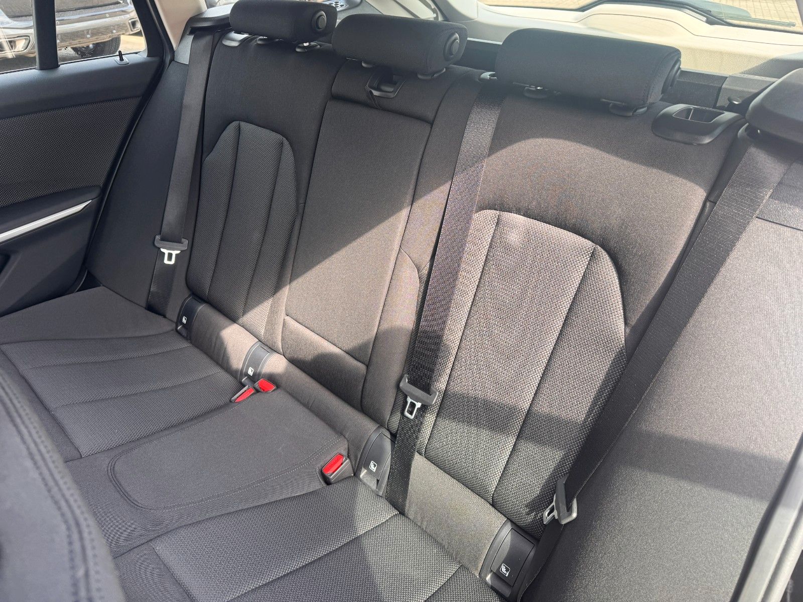 BMW 318i Touring KAMREA NAVI DAB KLIMAAUTOMATIK foto 21