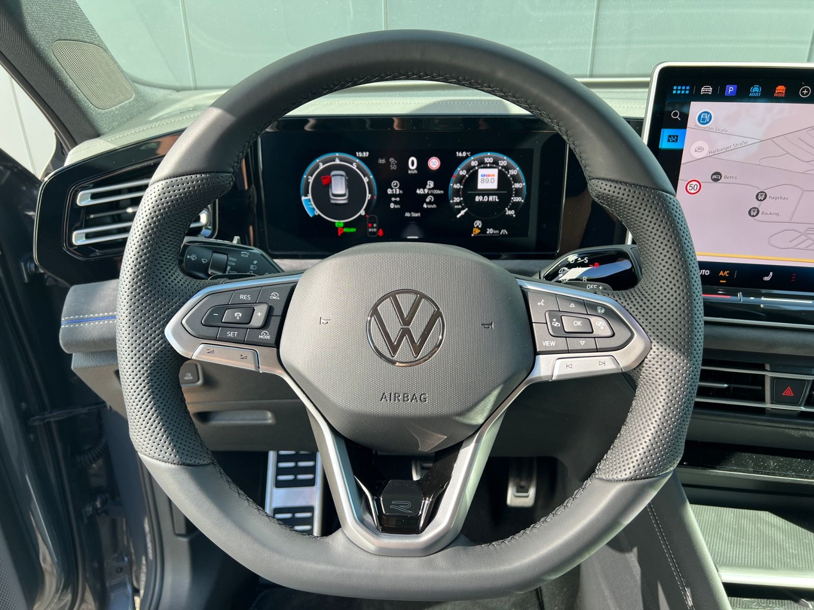 Fahrzeugabbildung Volkswagen Tiguan R-Line 1.5 eTSI DSG *AHK, IQ.Light, ACC,