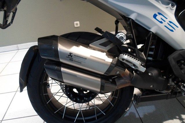 Fahrzeugabbildung BMW R1300GS Style Trophy mit Enduro Paket & Akra.