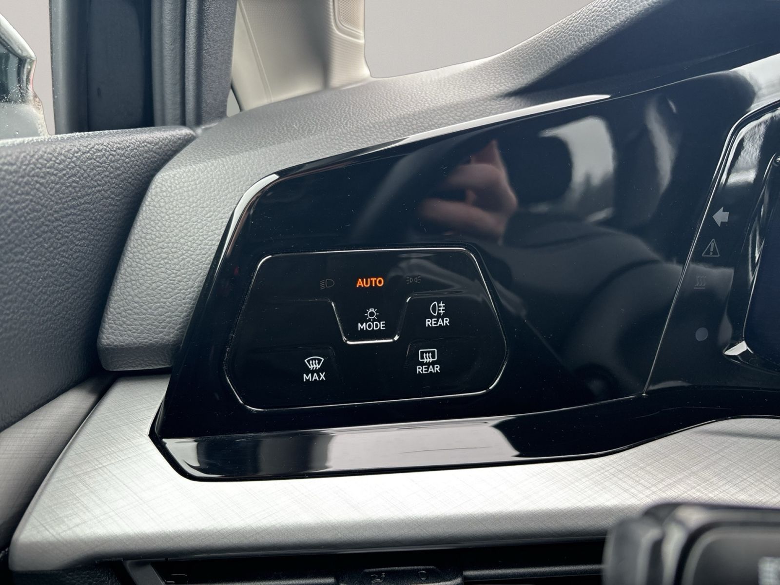 Golf VIII 1.0 eTSI Life IQ.Drive, Massage, LED.,