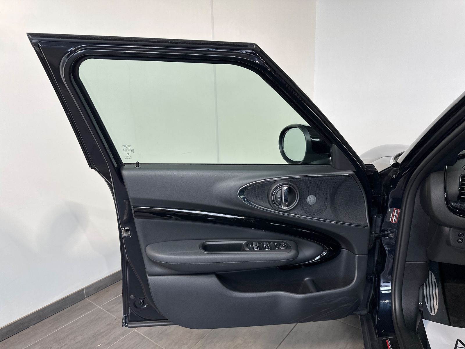 Fahrzeugabbildung MINI John Cooper Works Clubman All4 NAV+LED+PANO+H&K