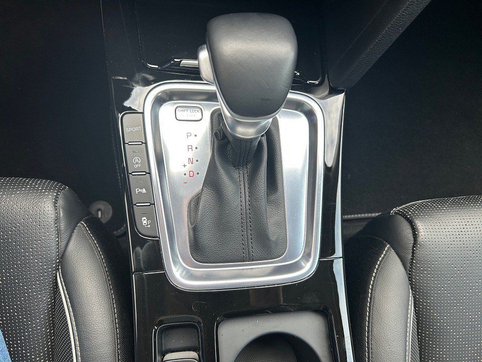 Fahrzeugabbildung Kia Ceed 1.4T 140PS A/T Platinum Edition Kleinwagen