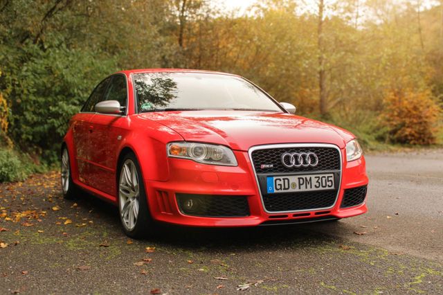 Audi RS4 4.2 quattro  Misano Red