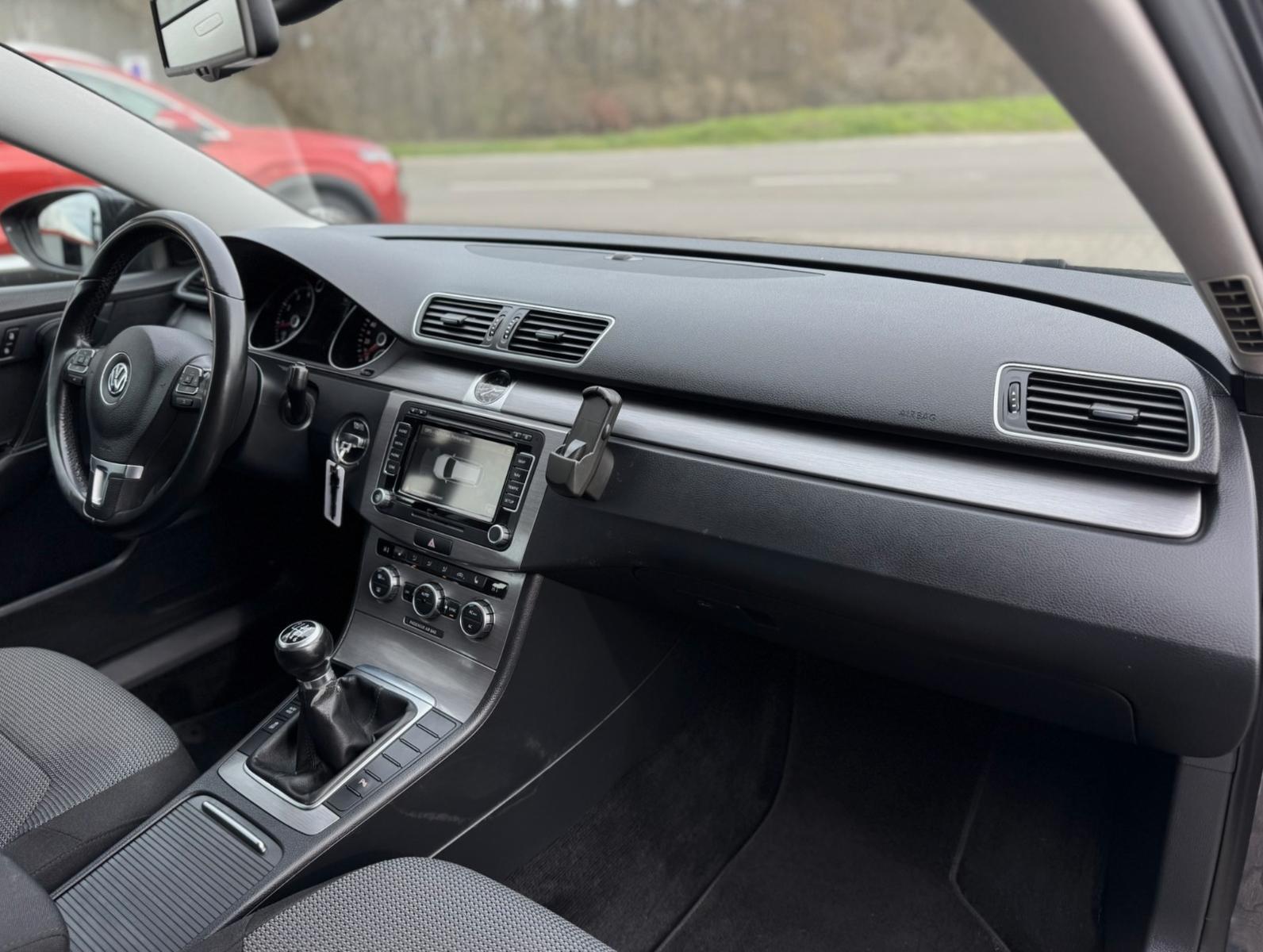 Volkswagen Passat 2012 — photo 8