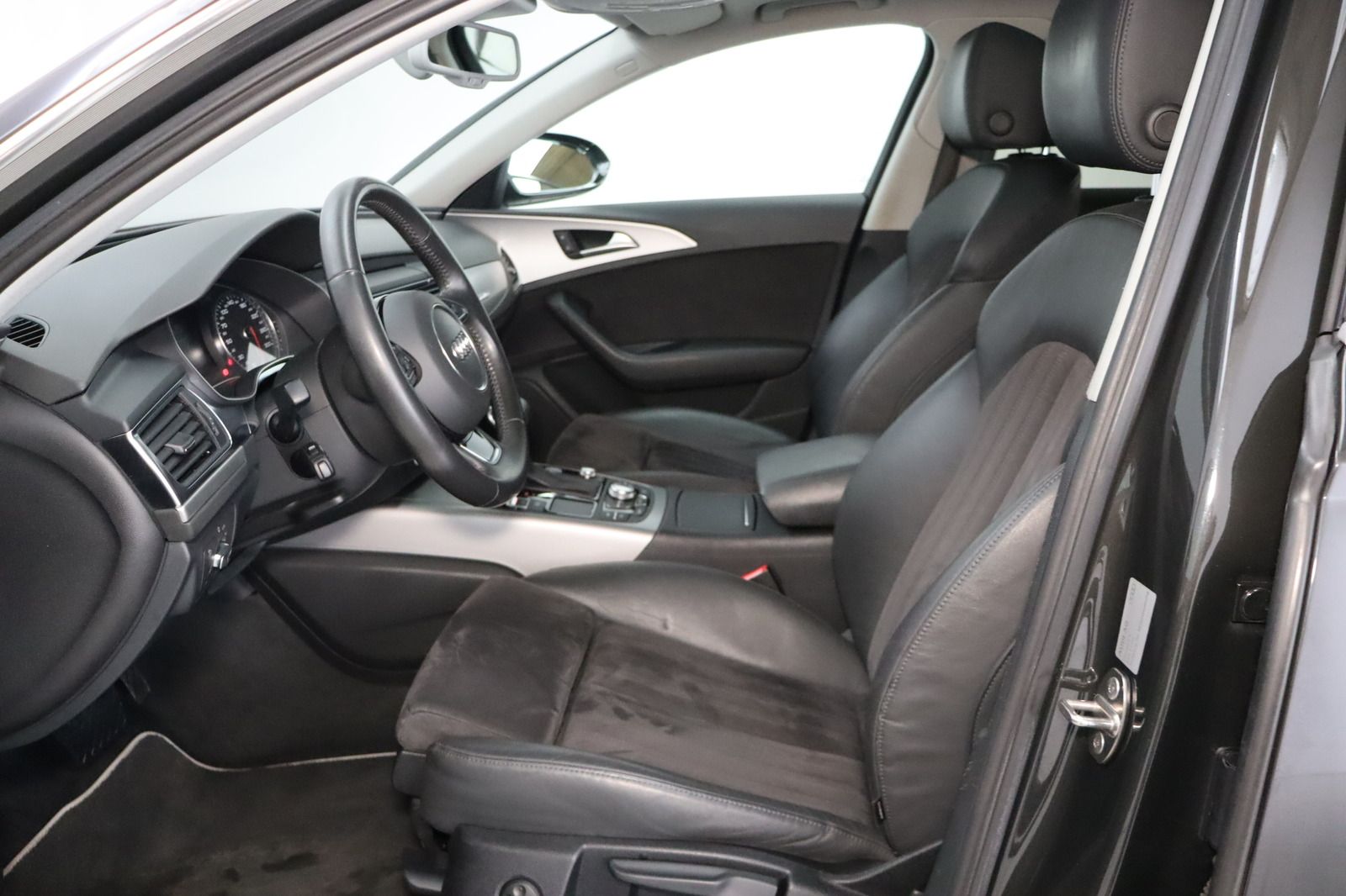 Fahrzeugabbildung Audi A6 Avant 3.0 TDI quattro Pano. * AHK * Service