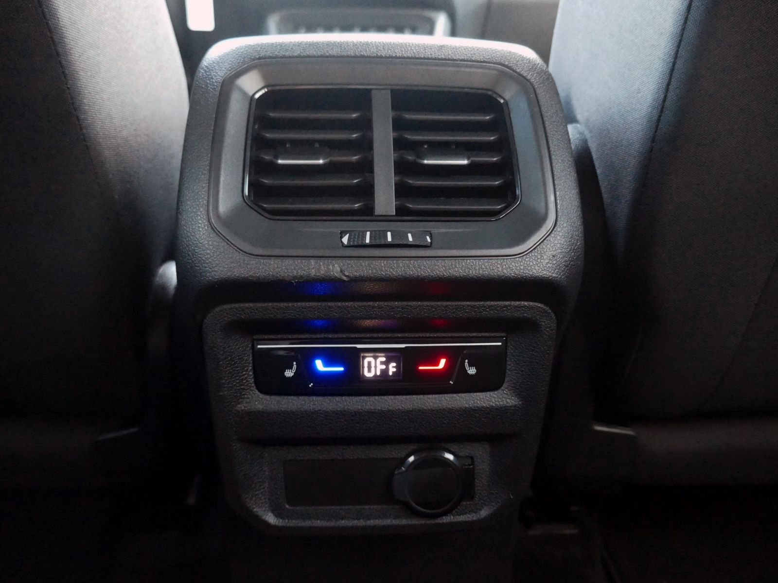 Fahrzeugabbildung Volkswagen Tiguan Allspace MOVE 4M 2.0 TDI DSG LED AHK RFK