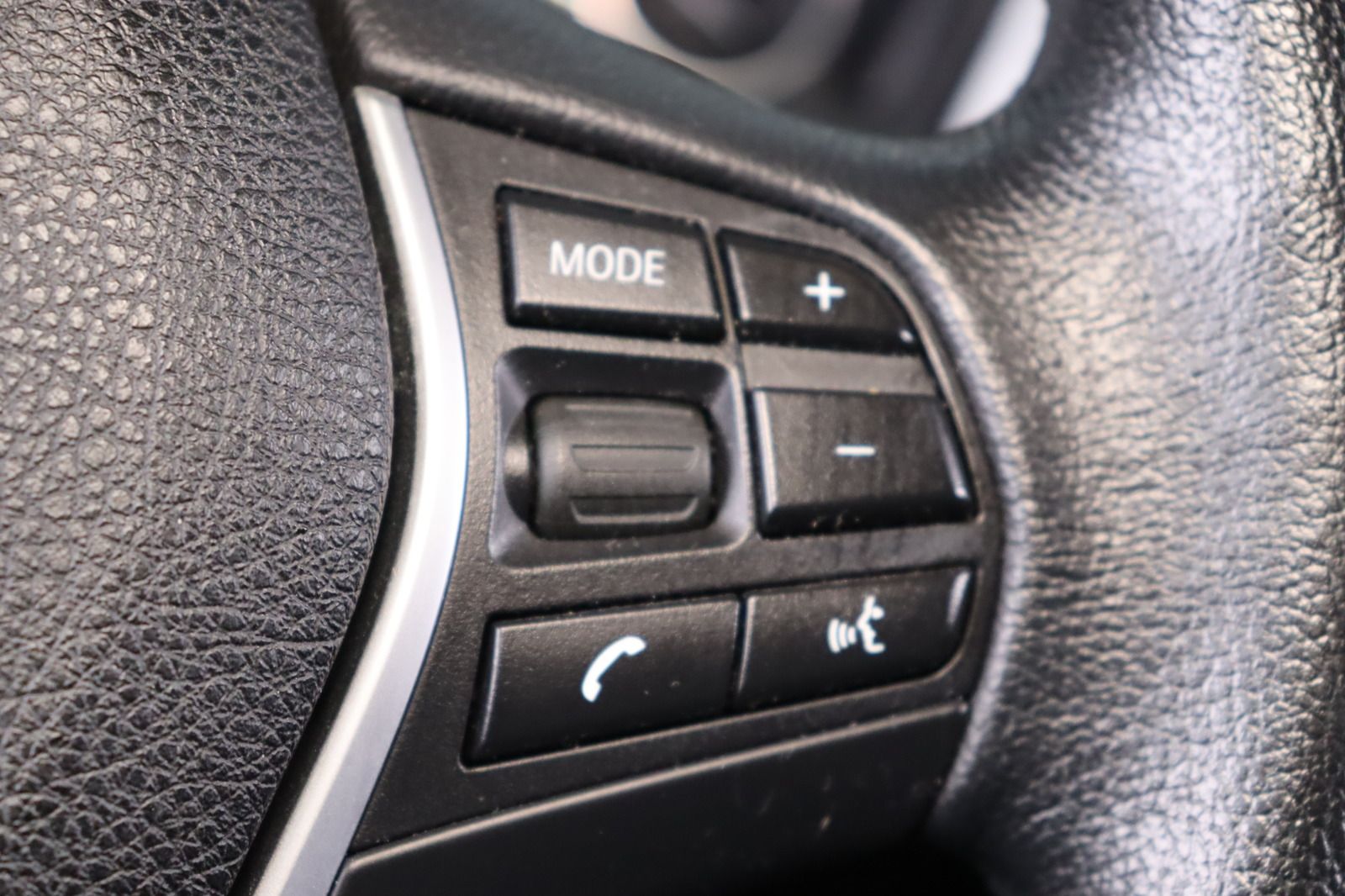 Fahrzeugabbildung BMW 316 i Modern Line * Bi-Xenon * Navi