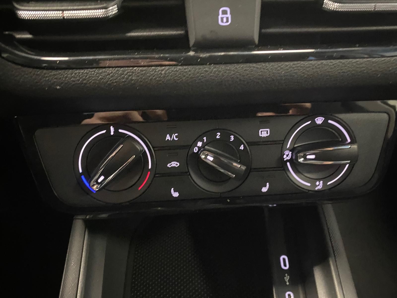 Fahrzeugabbildung SKODA Kamiq 1.0 TSI Essence+GARANTIE bis 2031+100tKM++