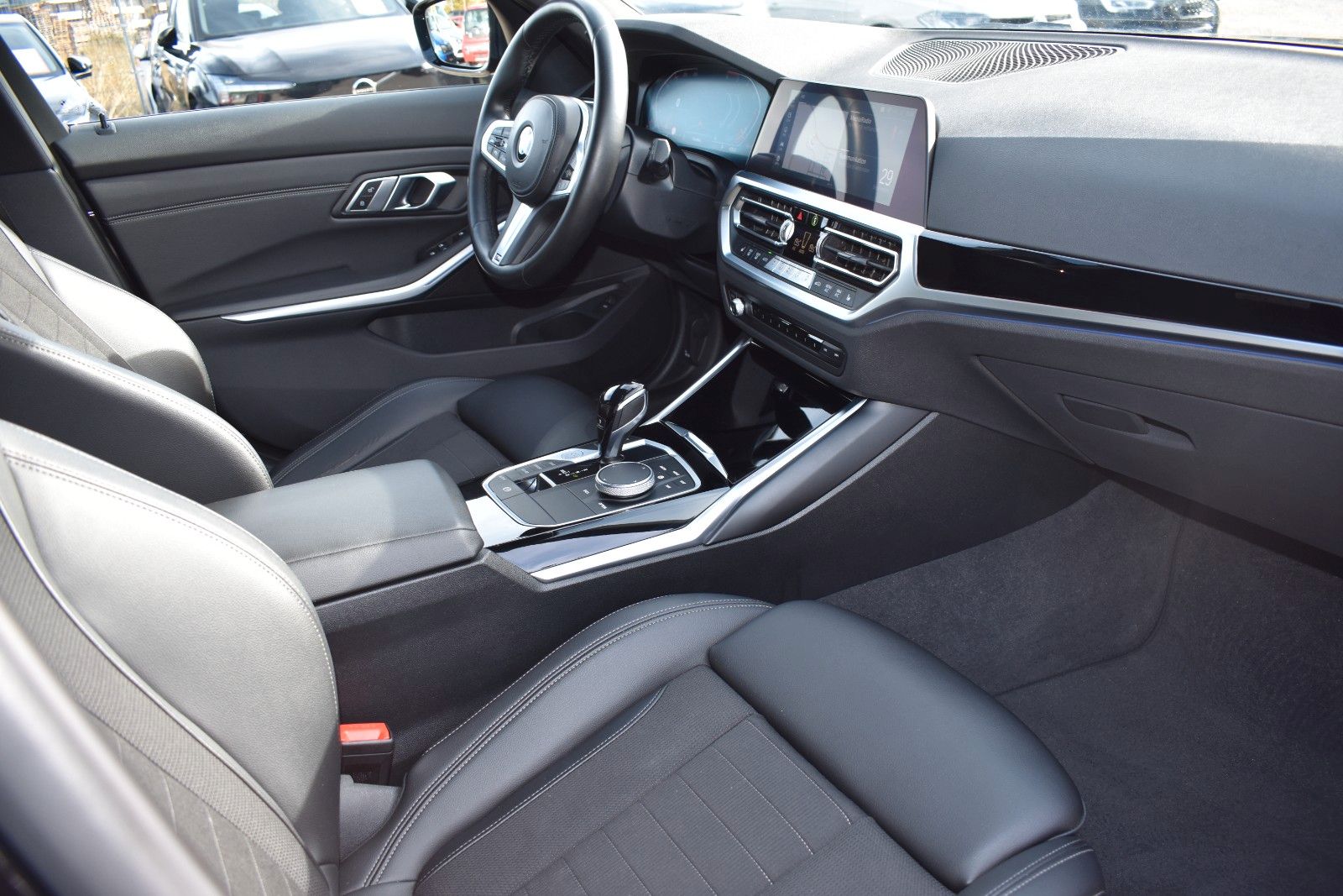 Fahrzeugabbildung BMW 318d Touring SPORT-L/M-SPORT/SHADOW/LED/DAB/PDC