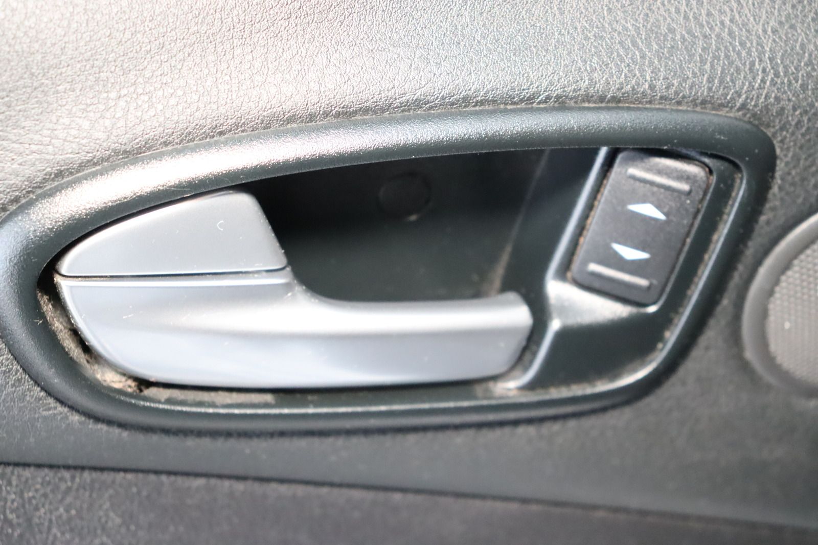 Fahrzeugabbildung Ford S-MAX 2.0 TDCi Sitzhzg./-lüftung * PDC * Tempom.