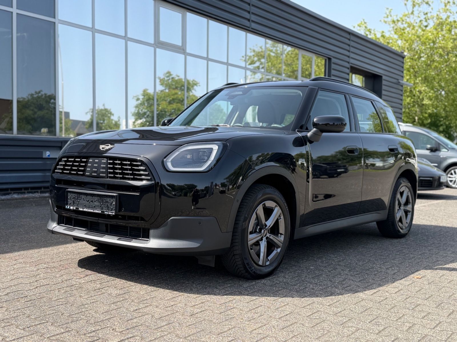 MINI Countryman C (Cooper) 2024, 1.5 benzīns, Automāts, Universāls, Melns — Latvijā