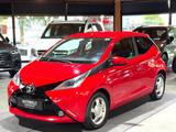 Toyota AYGO x-play touch KLIMA-KAMERA-SERVO-TEMPOMAT - Toyota Aygo (X) mit Benzin-Antrieb: Rot, Kleinwagen