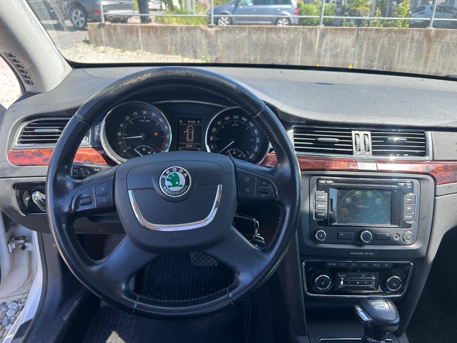 Skoda Superb 2012 — photo 7