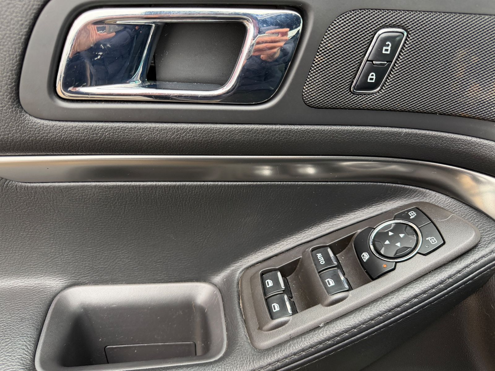 Fahrzeugabbildung Ford Police Interceptor 4x4 AUTOMATIK