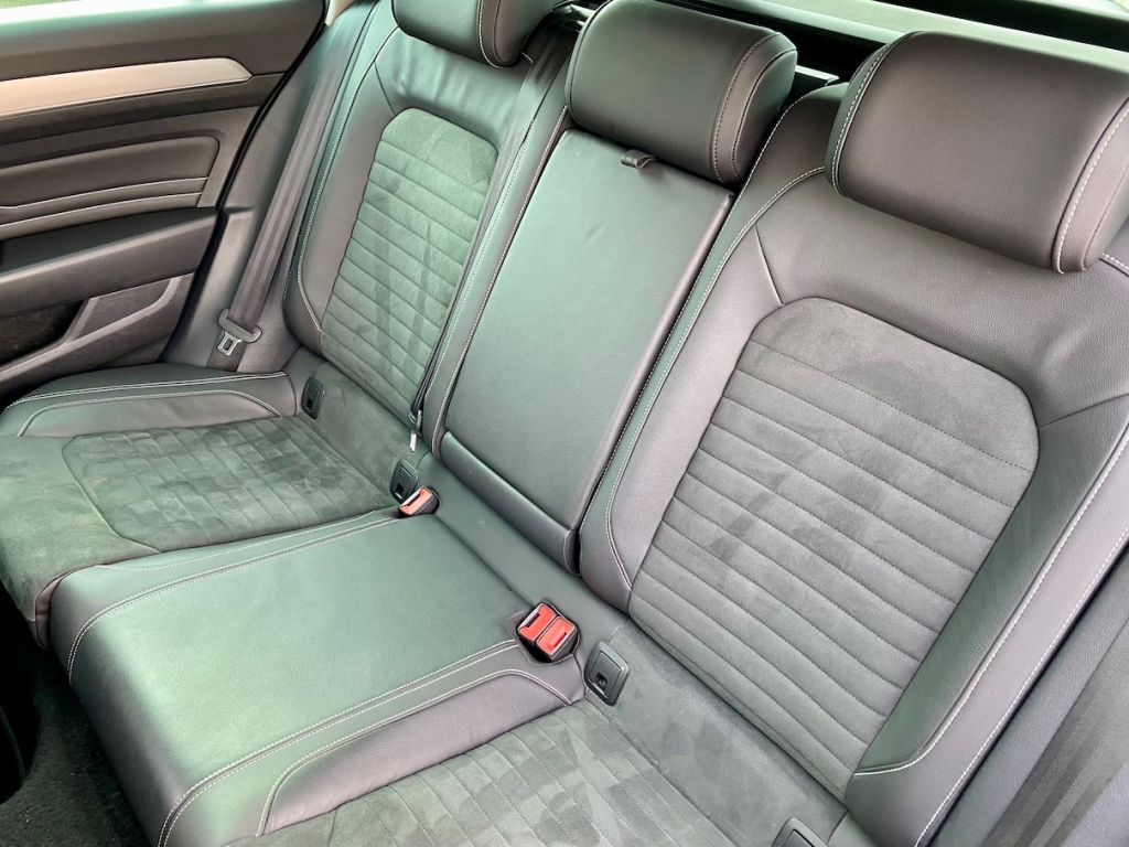 Fahrzeugabbildung Volkswagen Passat Variant 2.0 DSG Elegance AHK GZJR KAMERA