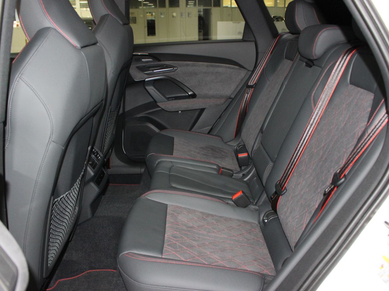 Fahrzeugabbildung Audi SQ5 TFSI quattro/AHK/St.HZ/Carbon/360