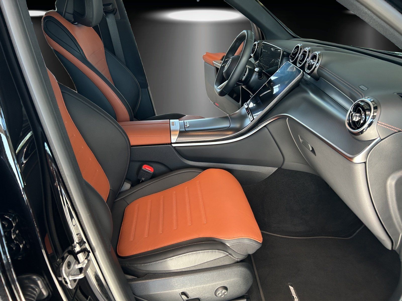 Fahrzeugabbildung Mercedes-Benz GLC400e 4M AMG Advanced DISTRO DigiLED el.Heckkl