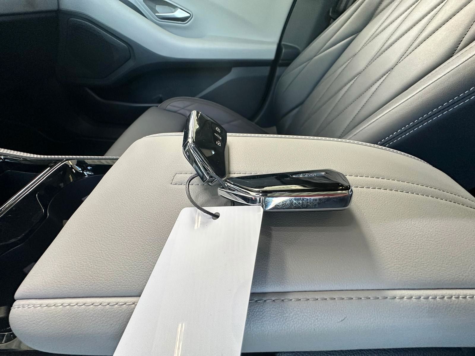 Fahrzeugabbildung Ford Explorer Premium RWD range extender