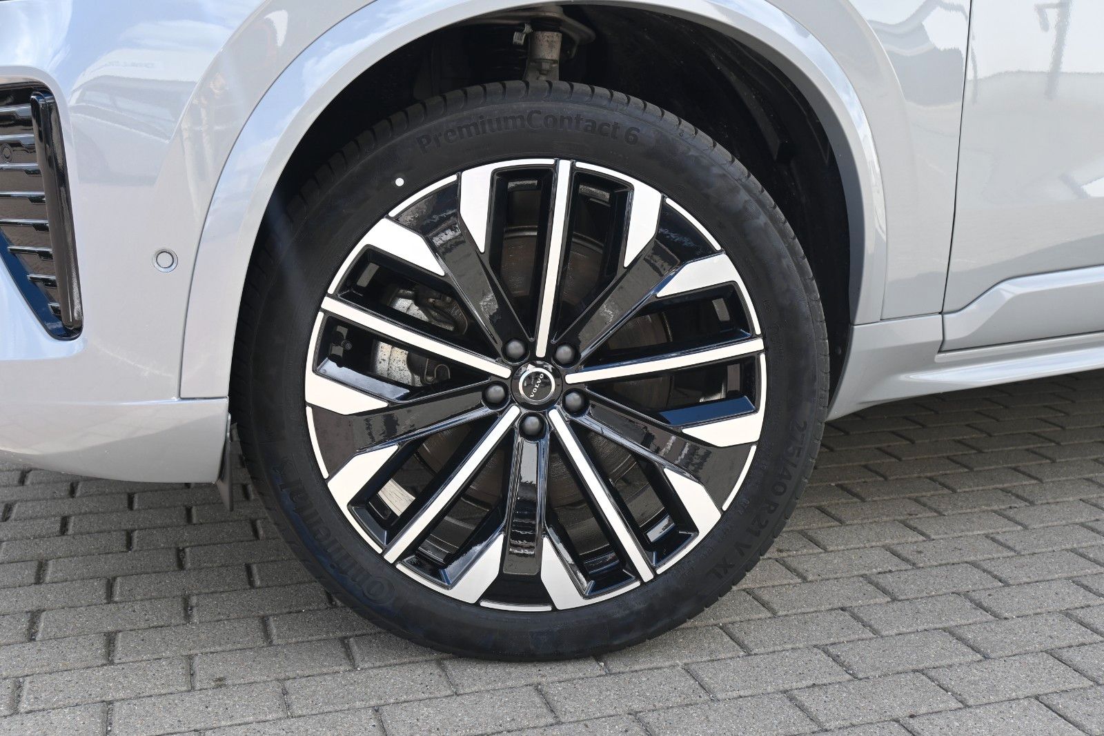 Fahrzeugabbildung Volvo XC90 T8 AWD Plus Dark*PANO*360°*HuD*H&K*ACC