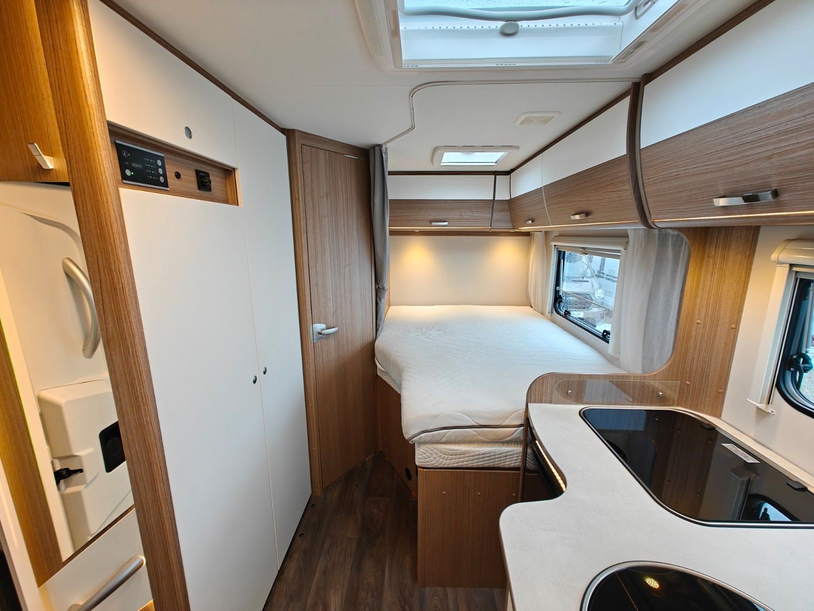 Fahrzeugabbildung Carado T-348 - Automatik, SAT, TV, 2x Solar, Hubbett -