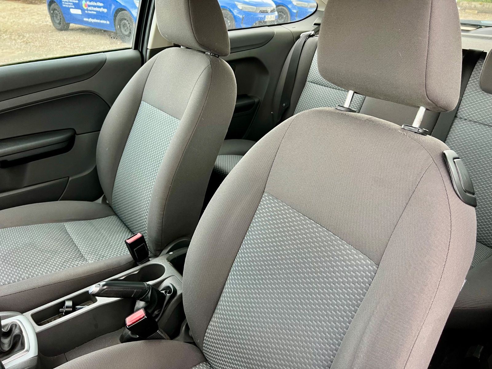 FORD Focus KLIMA SHZ NSW RADIO TEMPOMAT