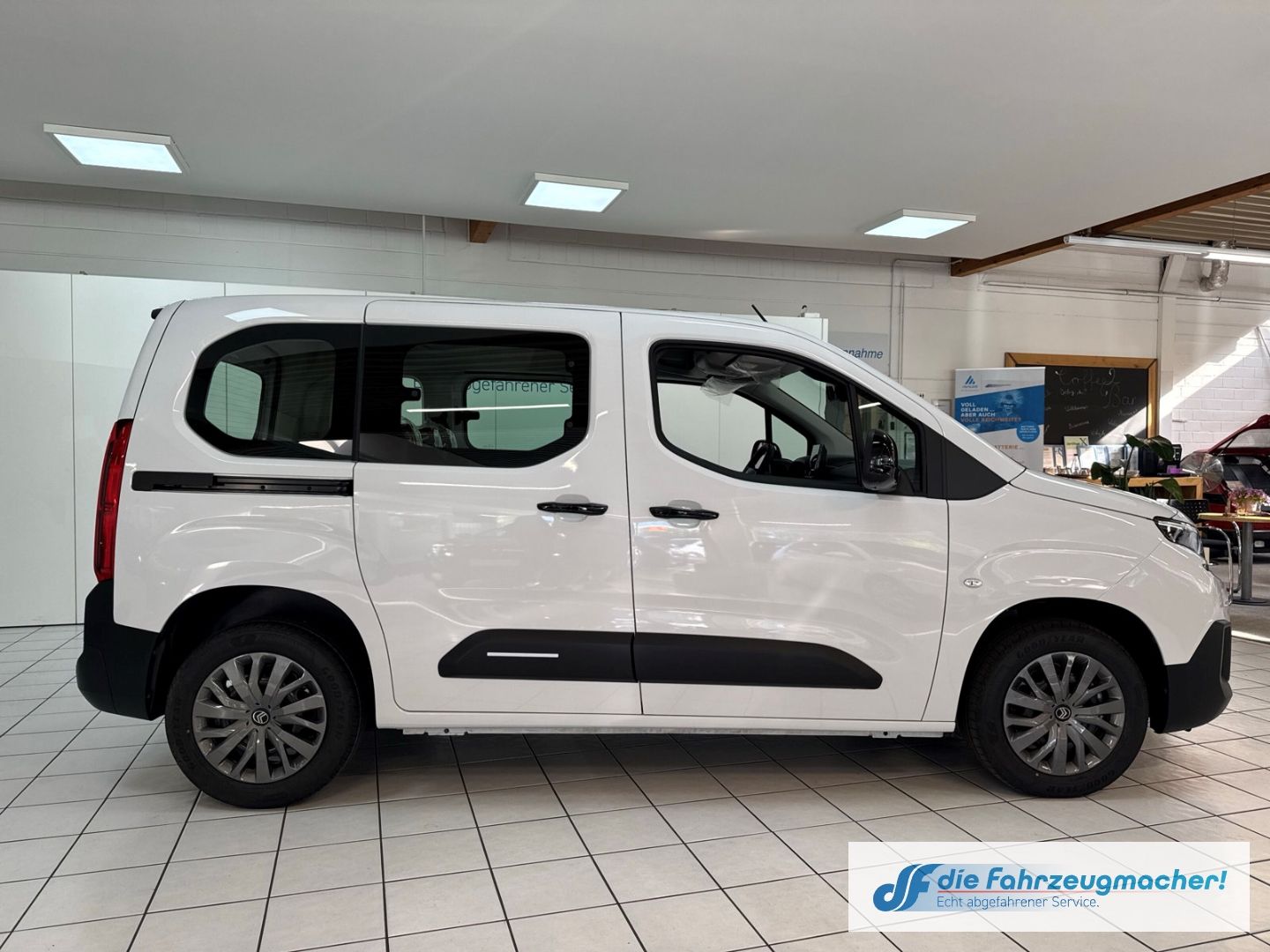 Fahrzeugabbildung Citroën Berlingo Plus M Digitales Cockpit LED Apple CarP