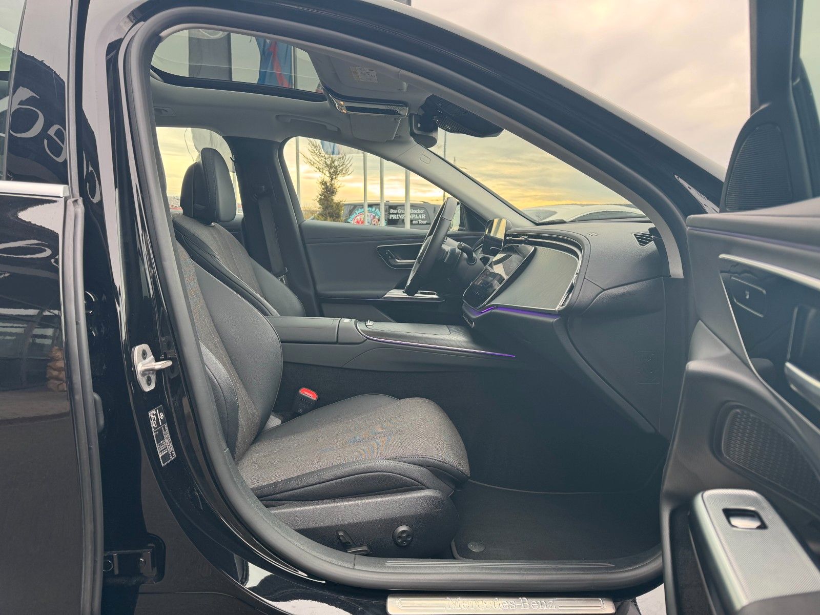 Fahrzeugabbildung Mercedes-Benz E 200 T Avantgarde Pano+AHK+R-Kamera+Keyless