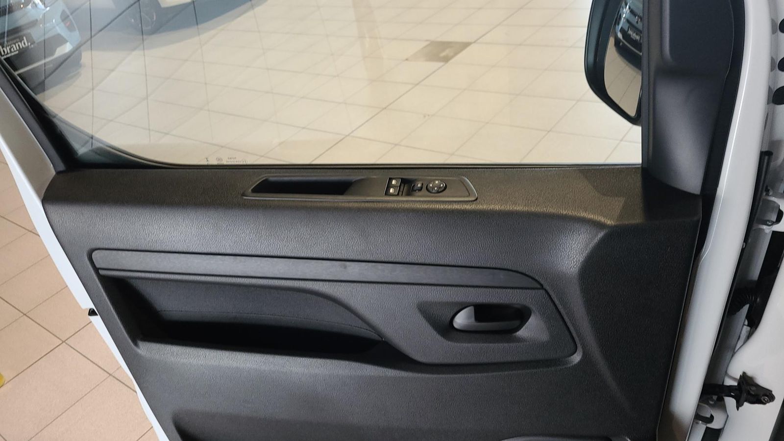 Fahrzeugabbildung Peugeot Expert  DoKa L 144 PS BlueHDi MT