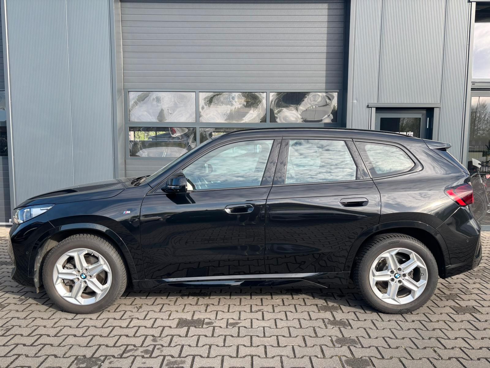 BMW X1 sDrive 20i M SPORT LED DAB NAVI HIFI HUD PDC imagem 3