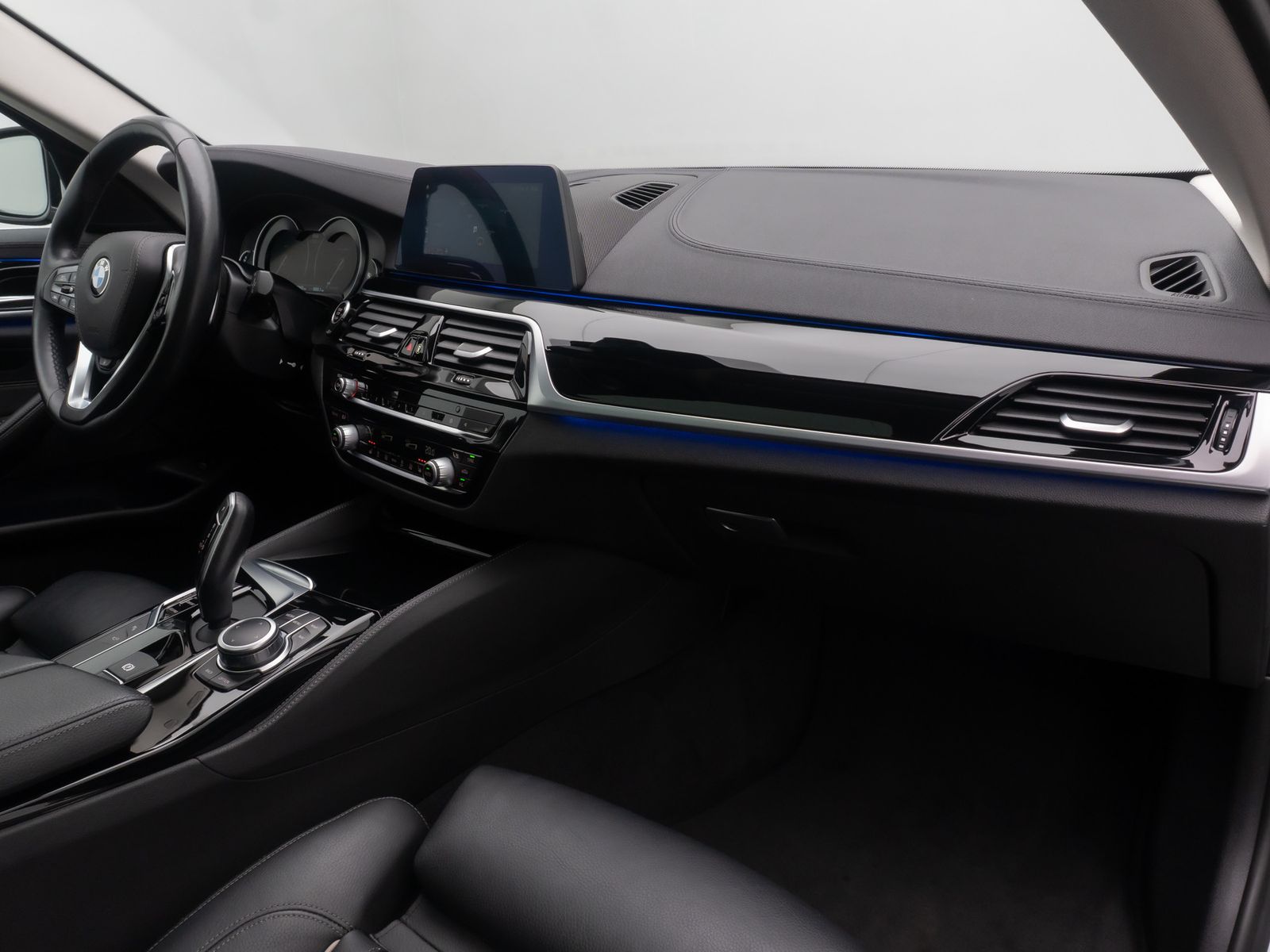 Fahrzeugabbildung BMW 530d xD LuxuryLine Panoram 360&deg;HUD HiFi DisplKey
