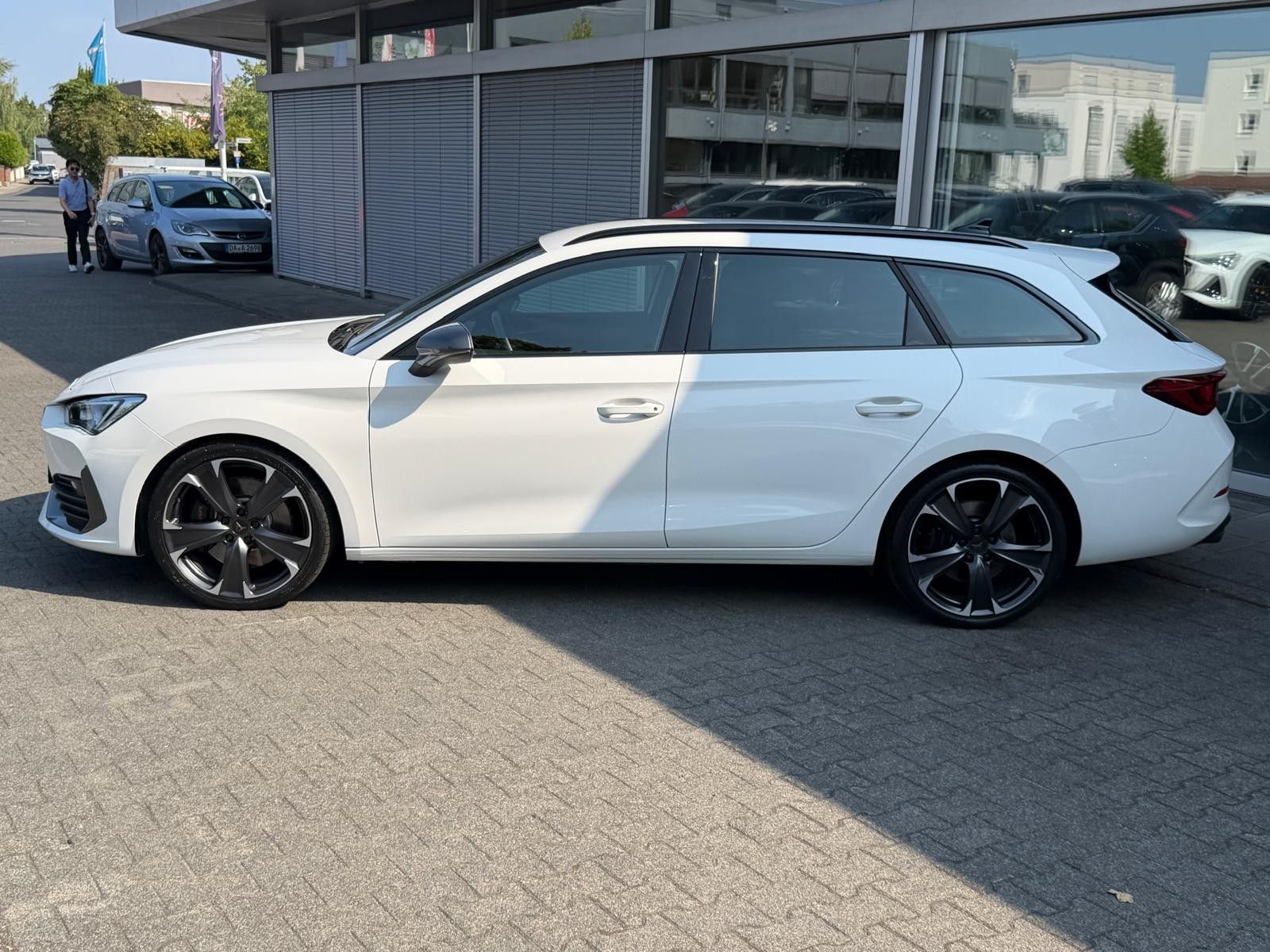 Fahrzeugabbildung CUPRA Leon VZ 2.0 TSI 4Drive >VIRTU+LED+NAVI+ACC+PDC+