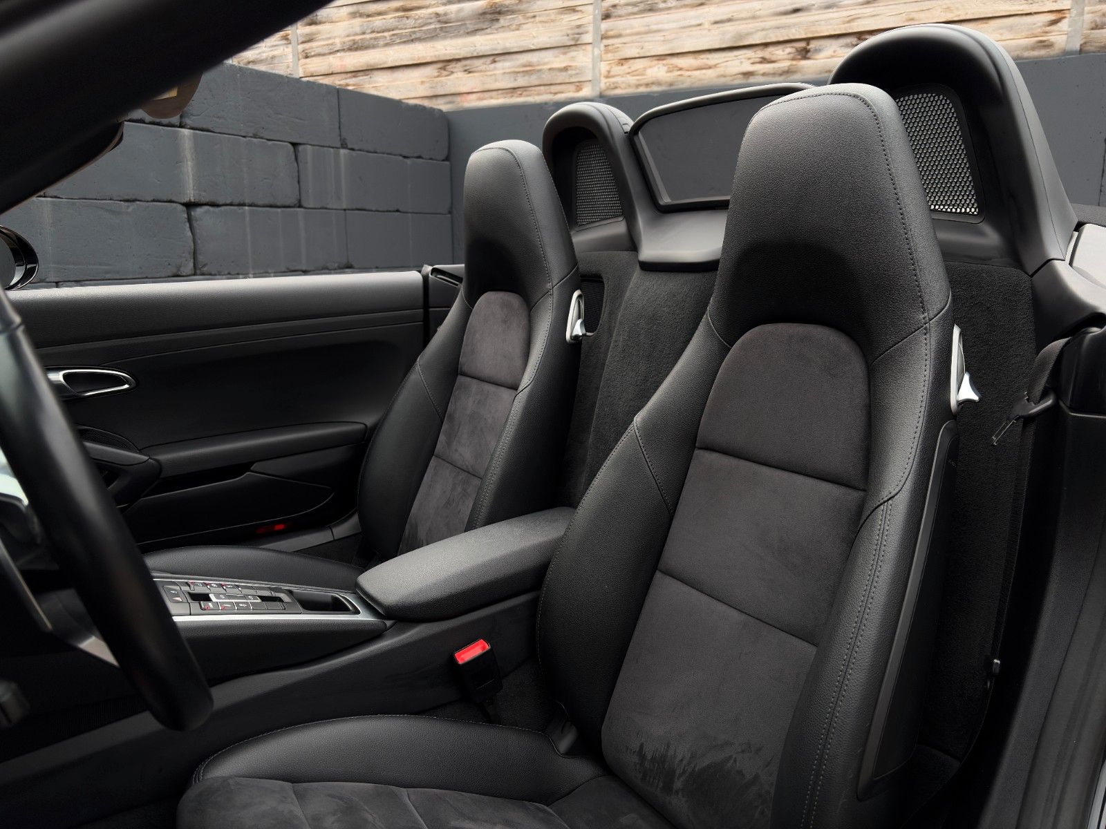 Fahrzeugabbildung Porsche 718 Boxster Sport PASM NAV CarPlay LHZ SHZ 20"