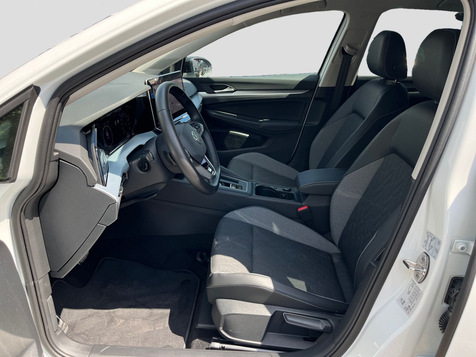 Volkswagen Golf VIII 1.5eTSI DSG Goal LED Navi ACC CAM APP foto 10